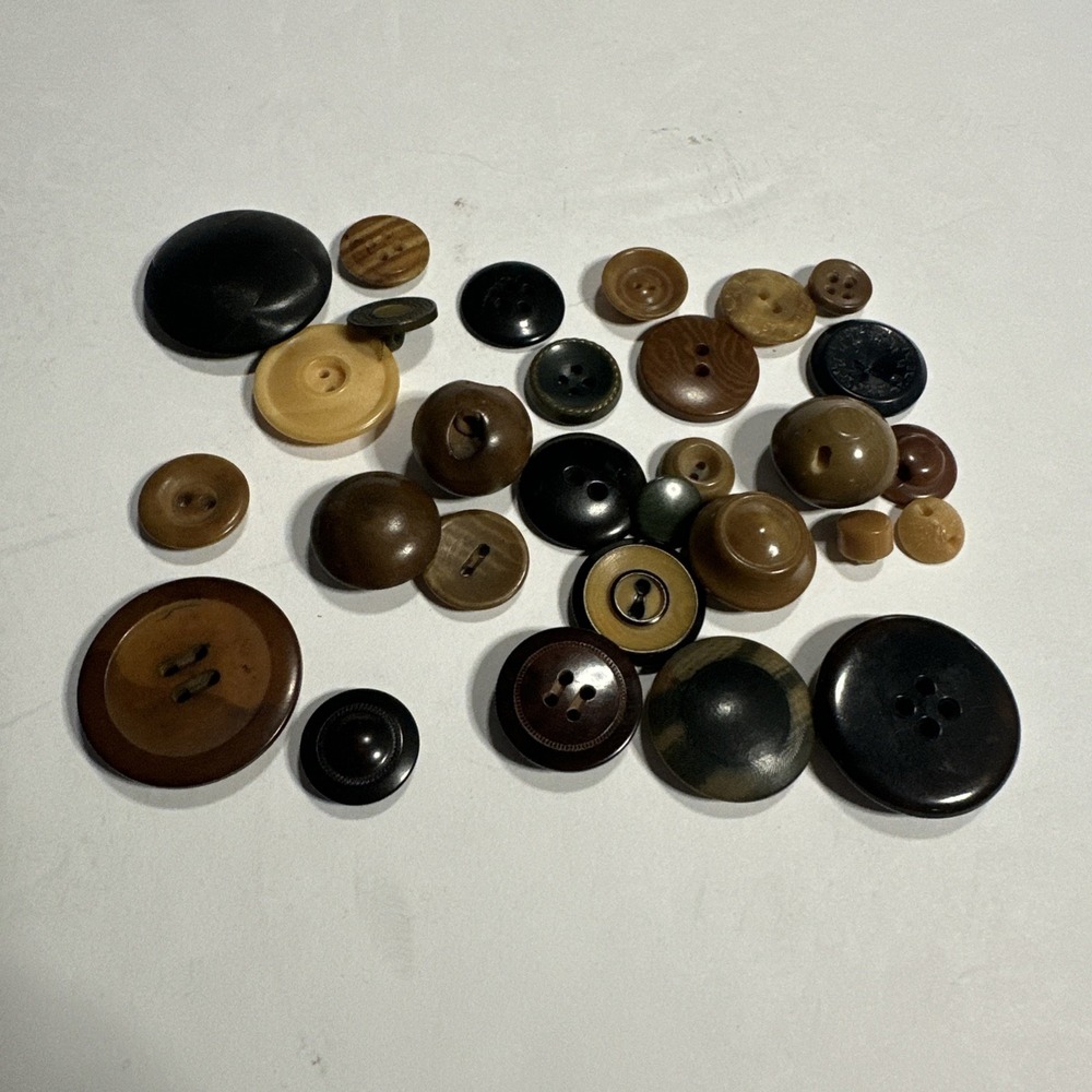 Mixed Lot Of Vintage Buttons‎ Various Sizes